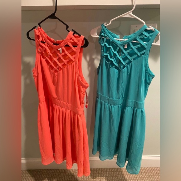 2 beautiful dresses - Picture 1 of 2